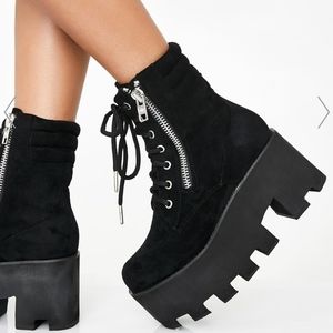 CURRENT MOOD

GREENPOINT BOOTS